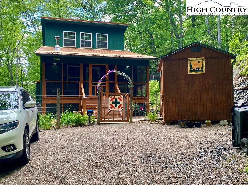 Image number 1 for the current listing