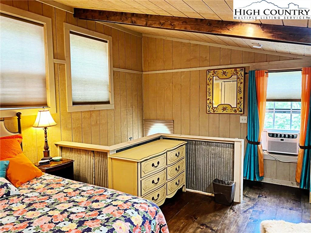Image number 15 for the current listing