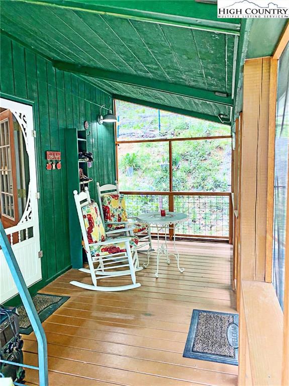 Image number 25 for the current listing