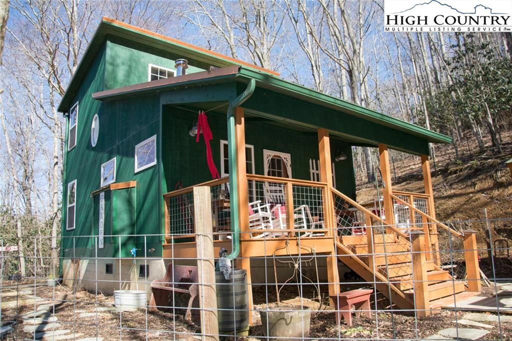 Image number 1 for the current listing