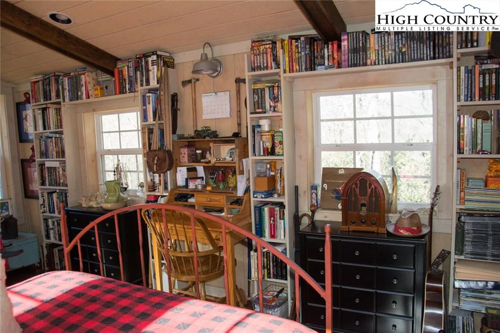 Image number 3 for the current listing
