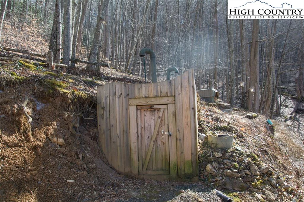 Image number 11 for the current listing