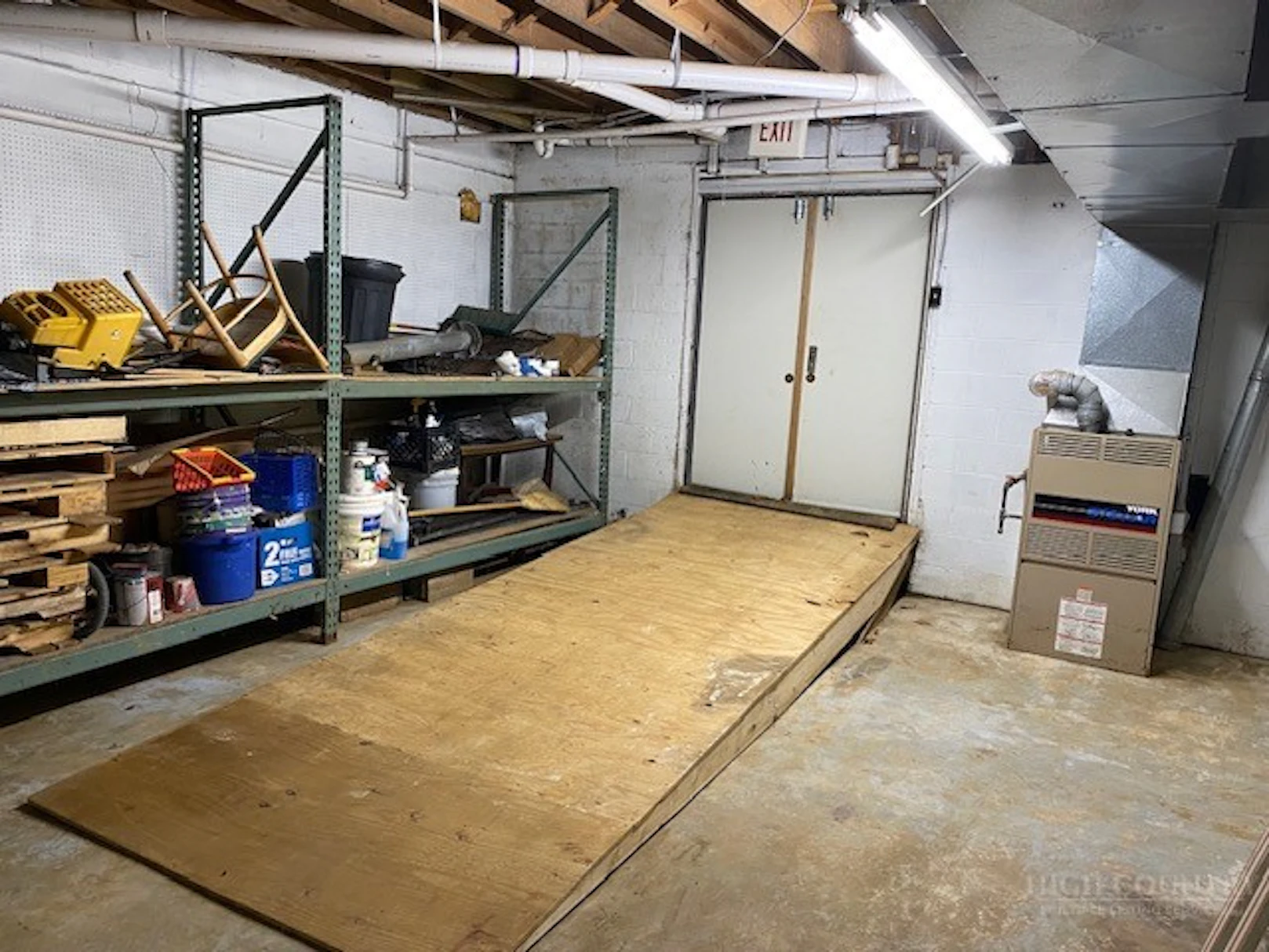 Image number 11 for the current listing