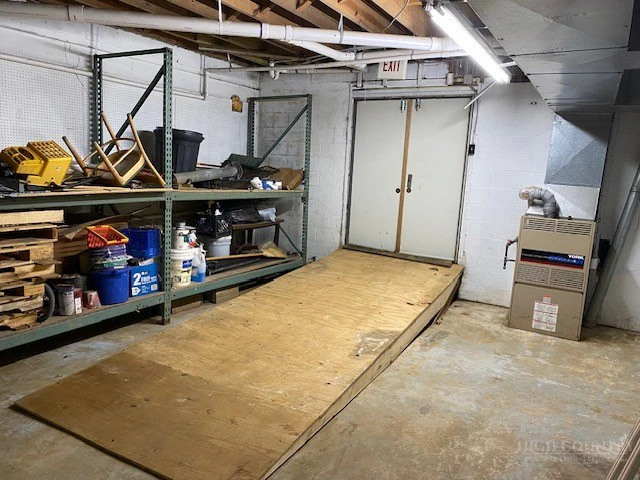 Image number 11 for the current listing