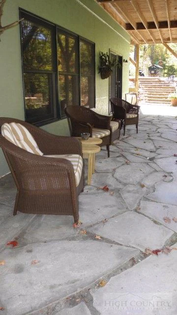 Image number 9 for the current listing