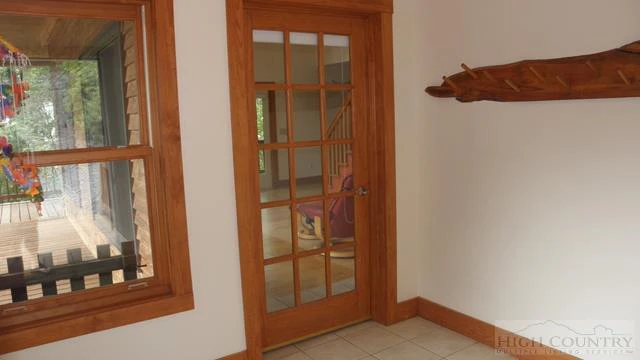 Image number 19 for the current listing