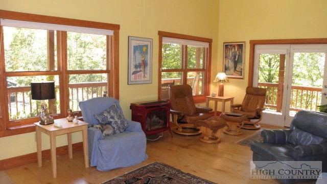 Image number 22 for the current listing