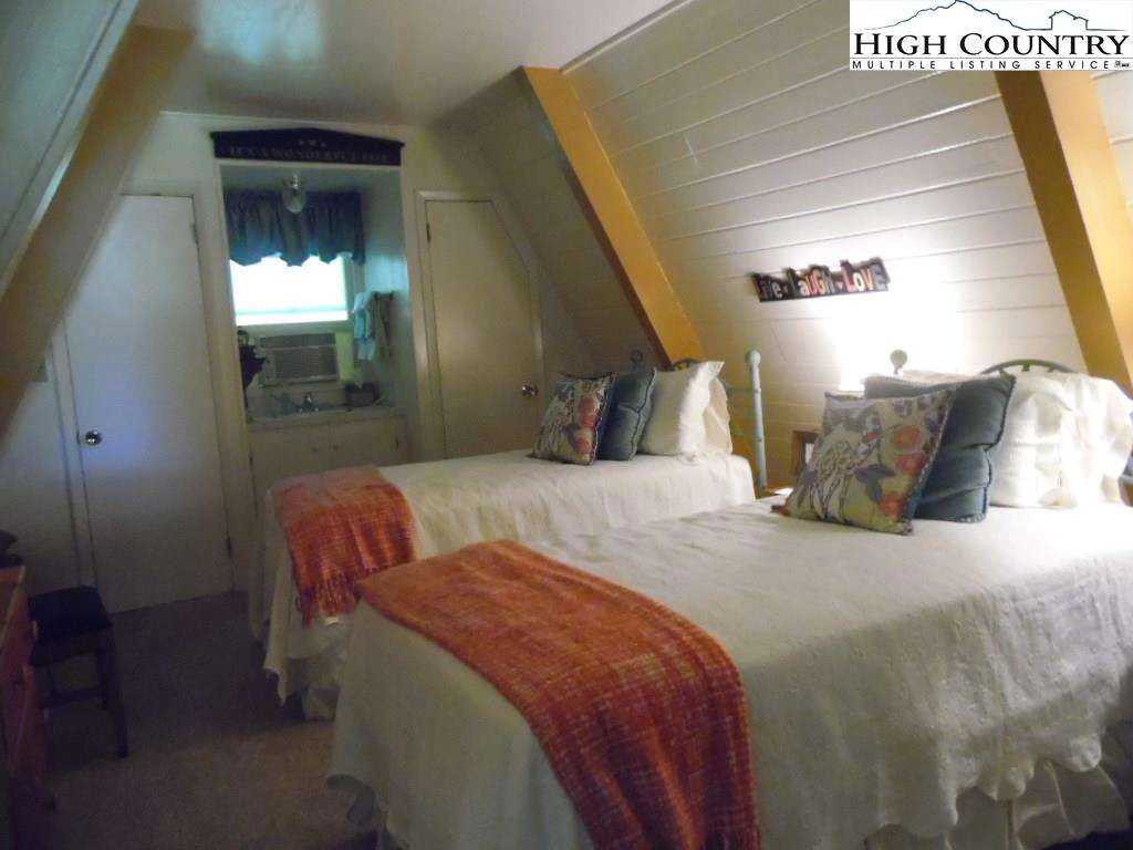 Image number 2 for the current listing