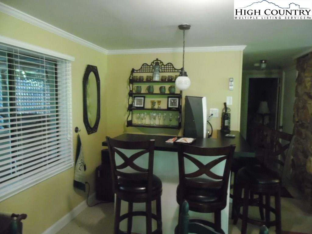Image number 5 for the current listing
