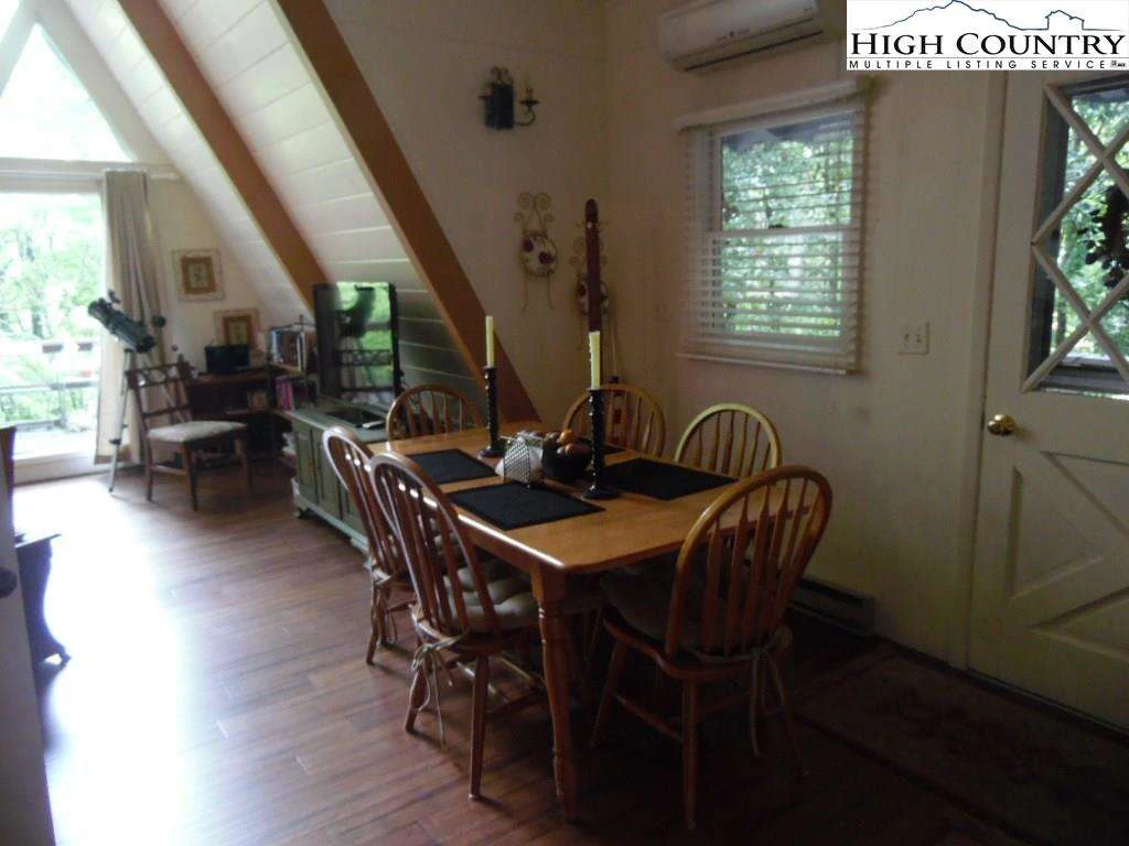 Image number 21 for the current listing