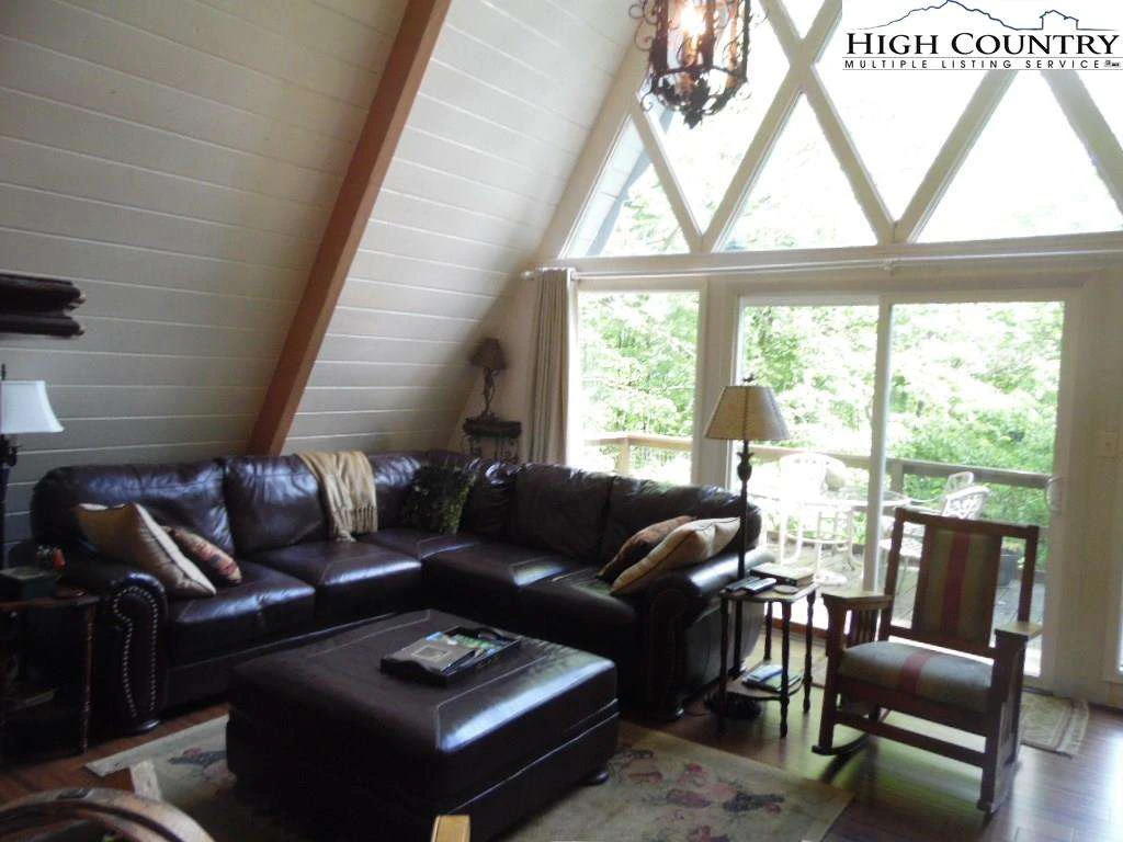 Image number 20 for the current listing