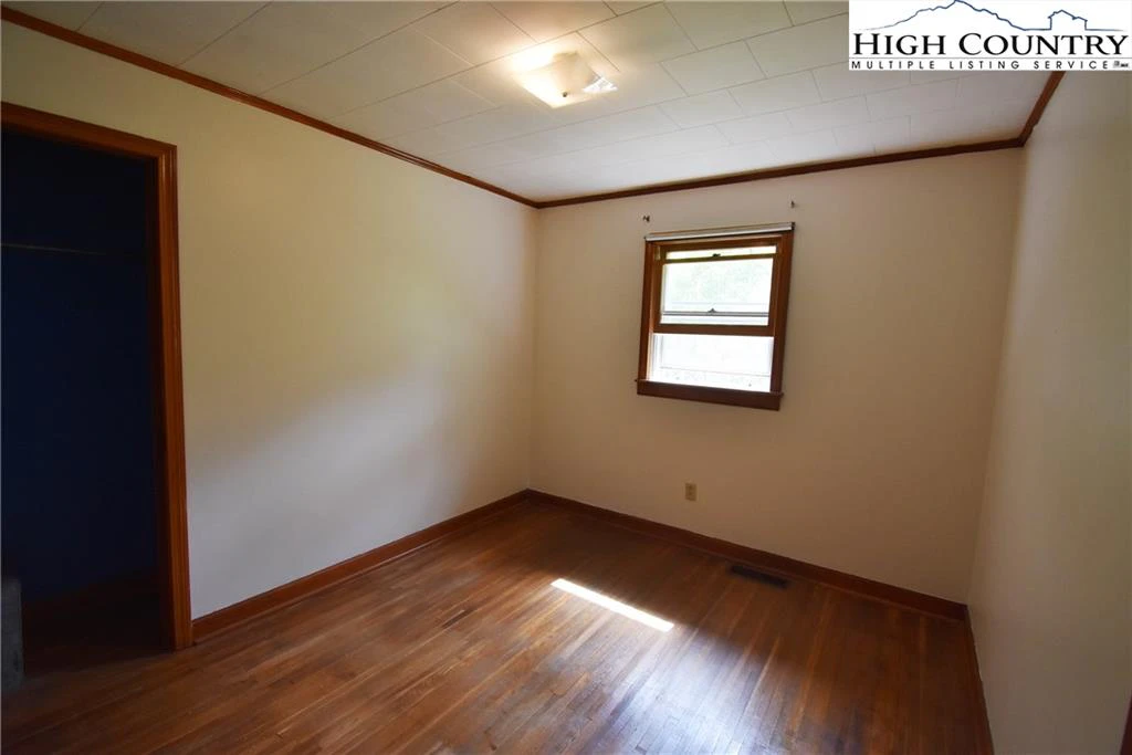Image number 21 for the current listing