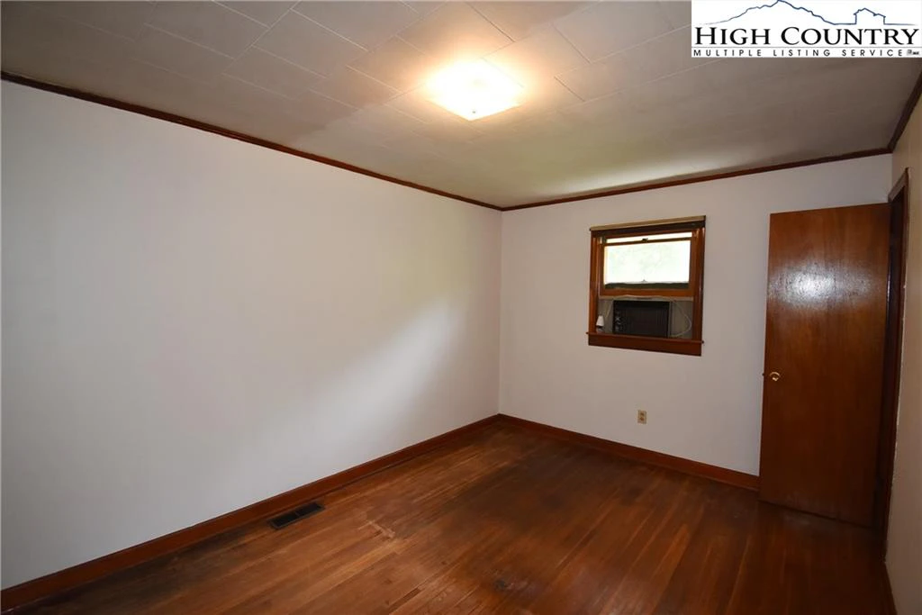 Image number 20 for the current listing