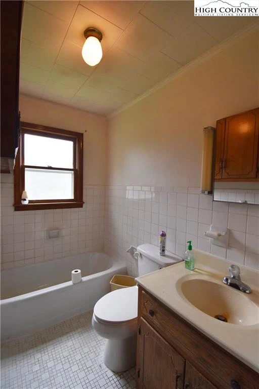 Image number 19 for the current listing