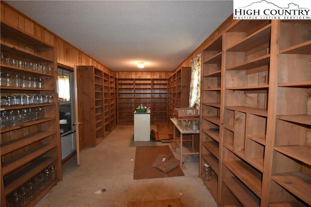 Image number 18 for the current listing