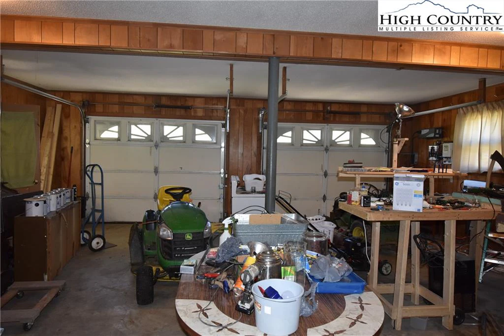 Image number 17 for the current listing