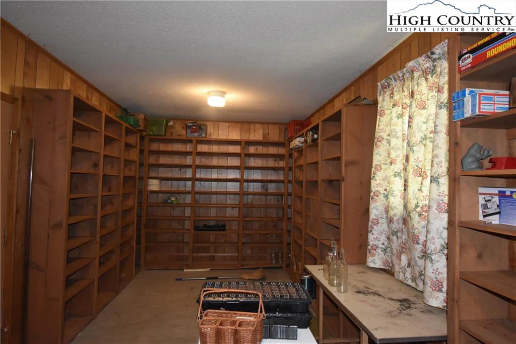 Image number 16 for the current listing
