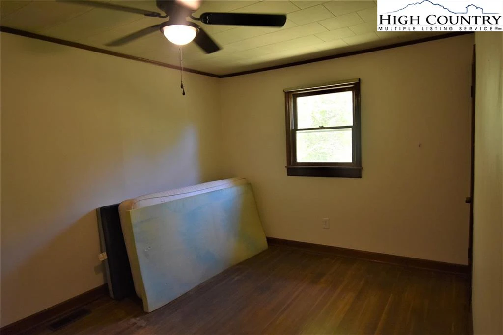 Image number 21 for the current listing