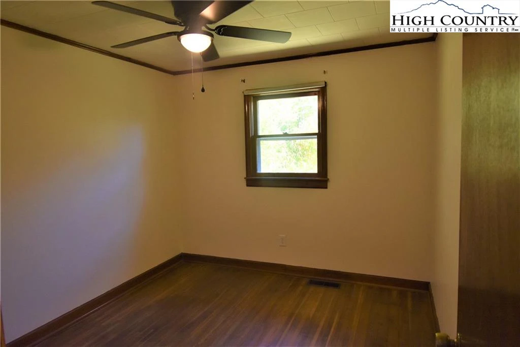 Image number 20 for the current listing