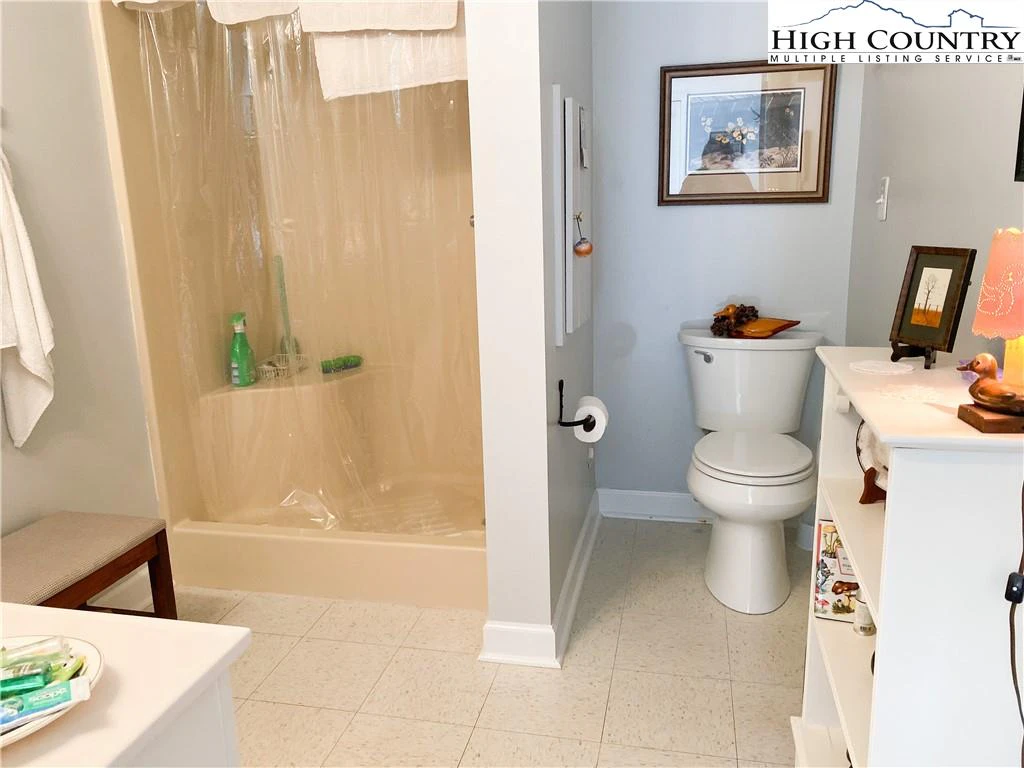 Image number 5 for the current listing