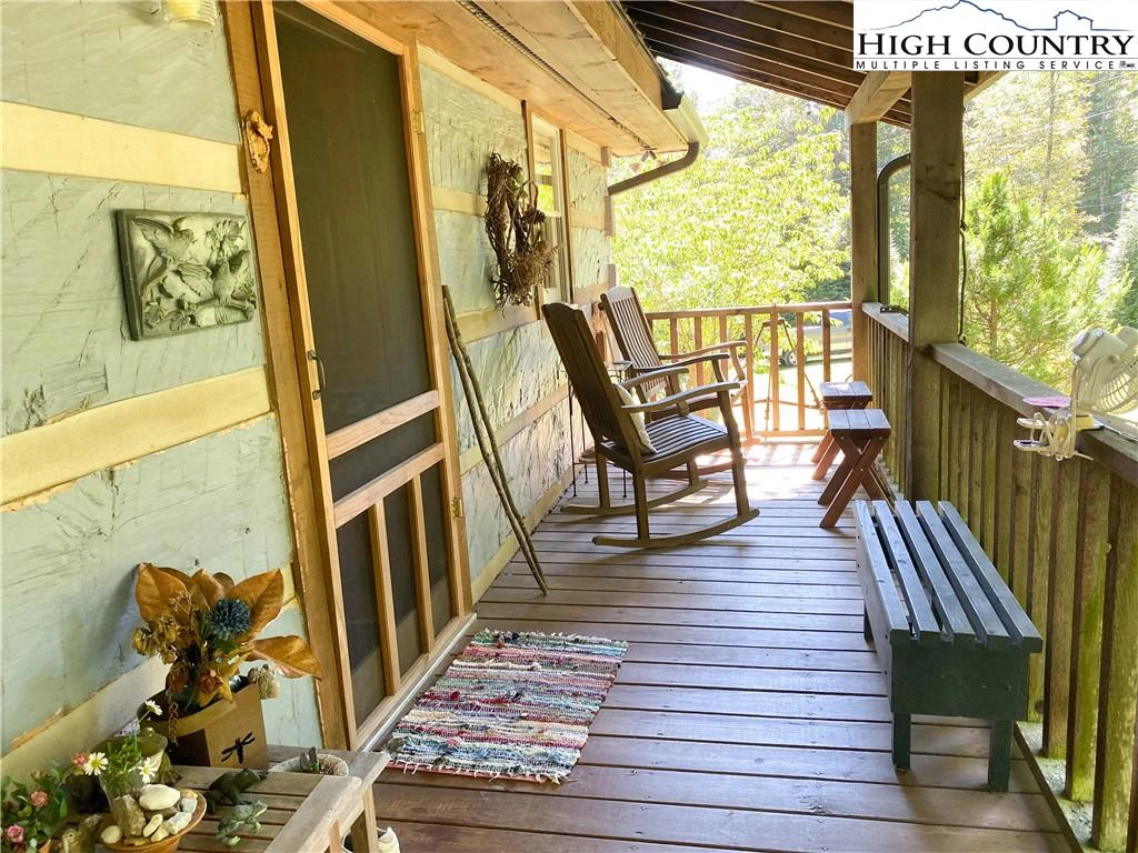 Image number 19 for the current listing
