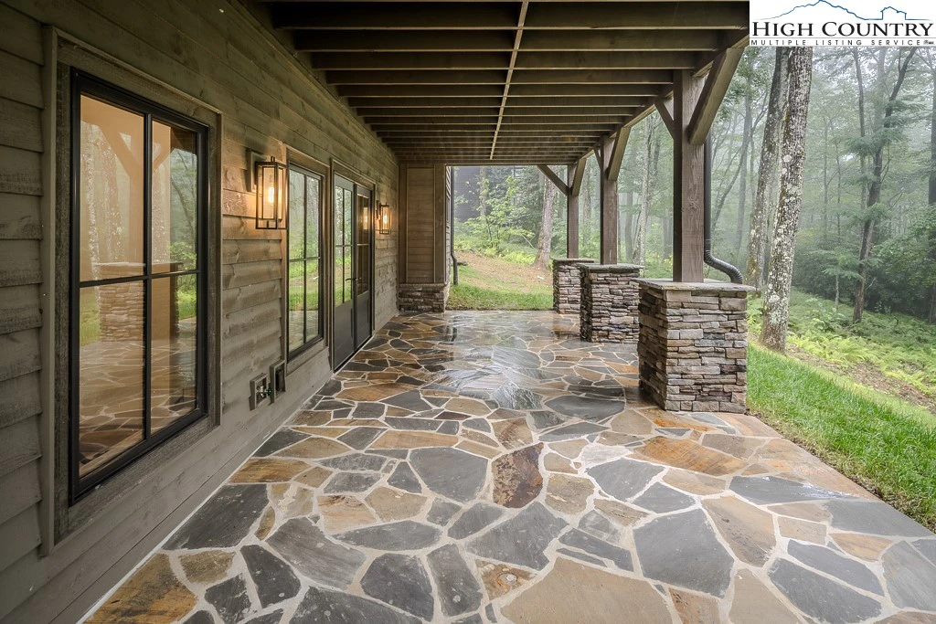 Image number 15 for the current listing
