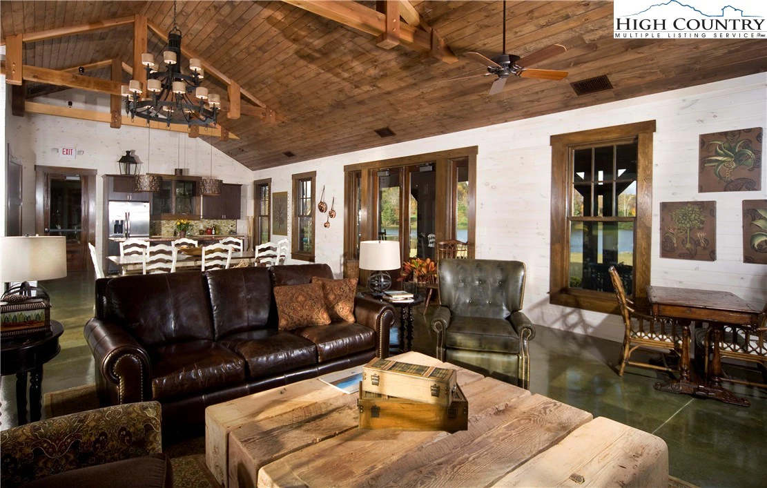 Image number 20 for the current listing