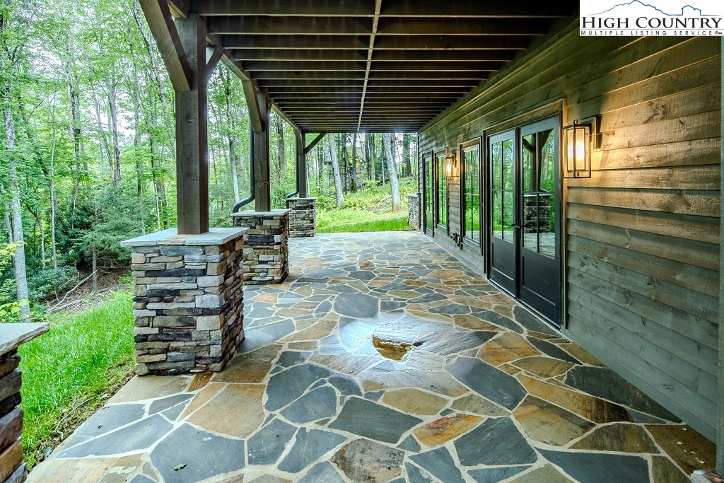 Image number 2 for the current listing