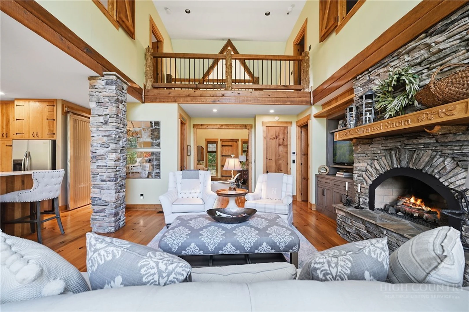 Image number 14 for the current listing