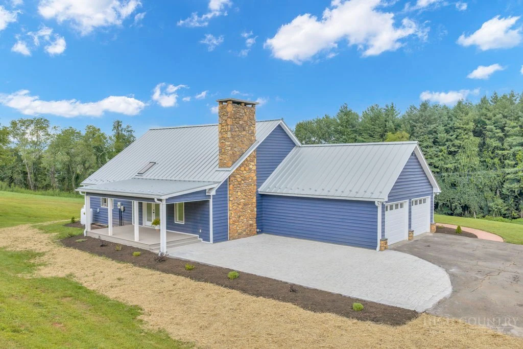 Image number 1 for the current listing