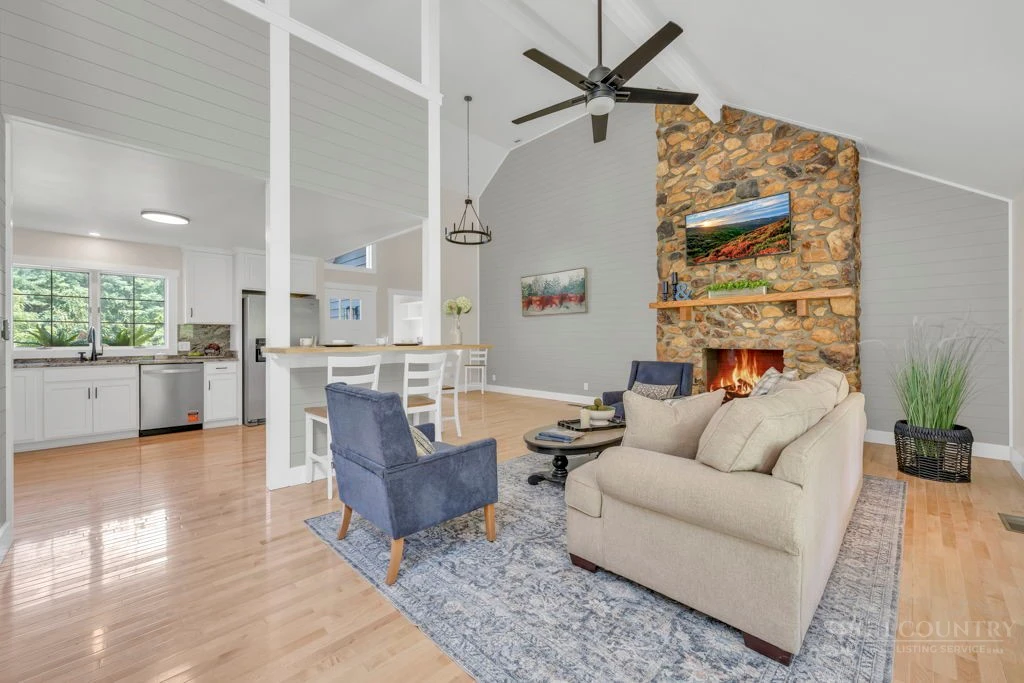 Image number 12 for the current listing