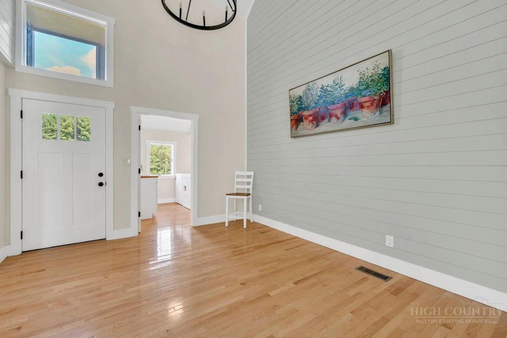 Image number 20 for the current listing
