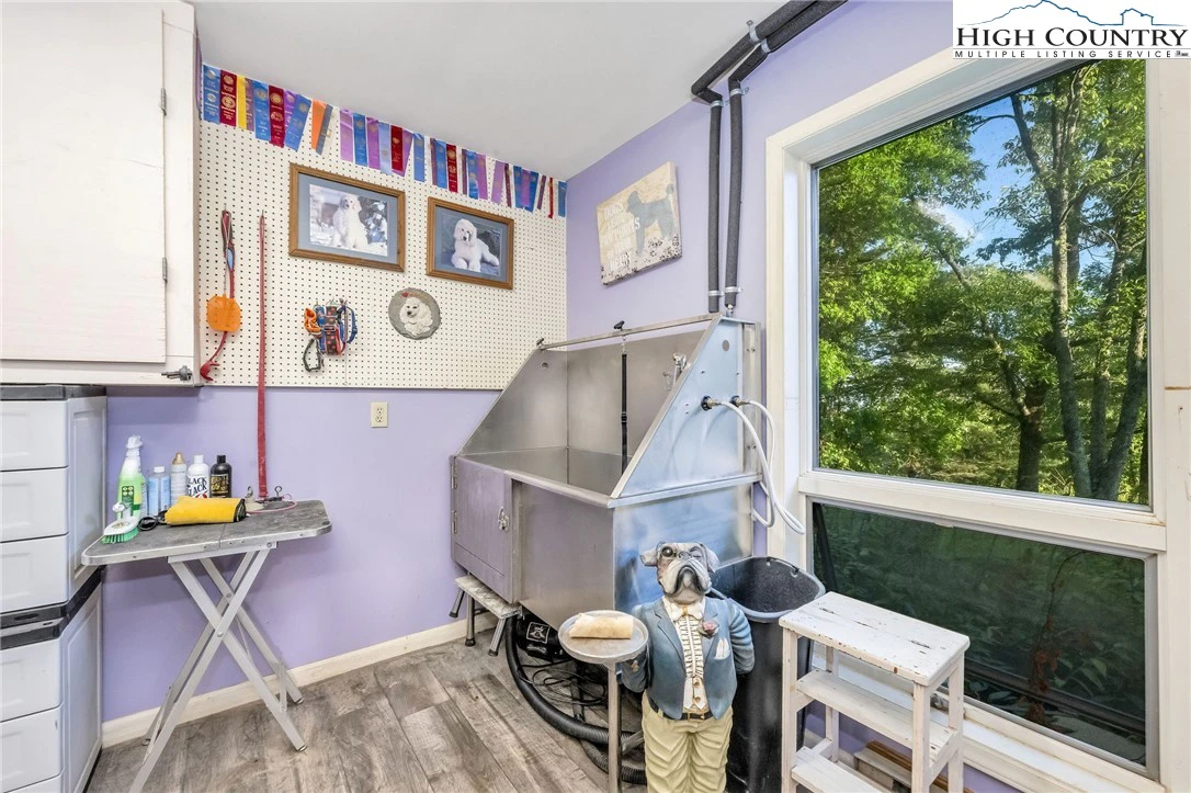 Image number 4 for the current listing