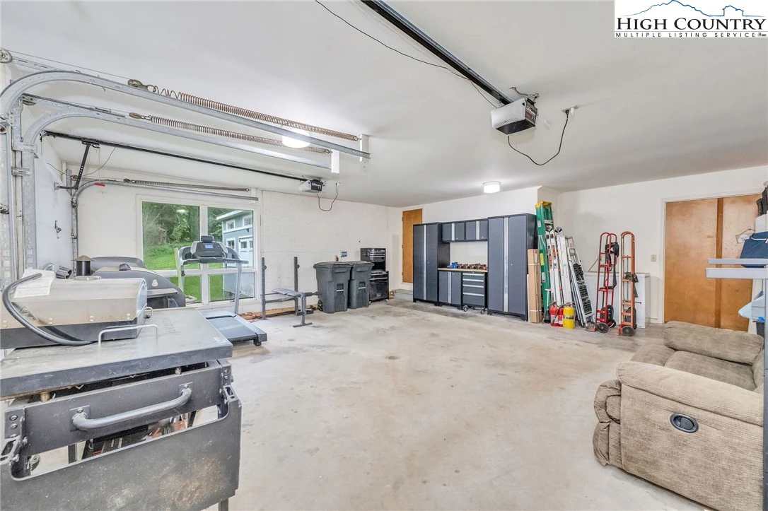 Image number 6 for the current listing