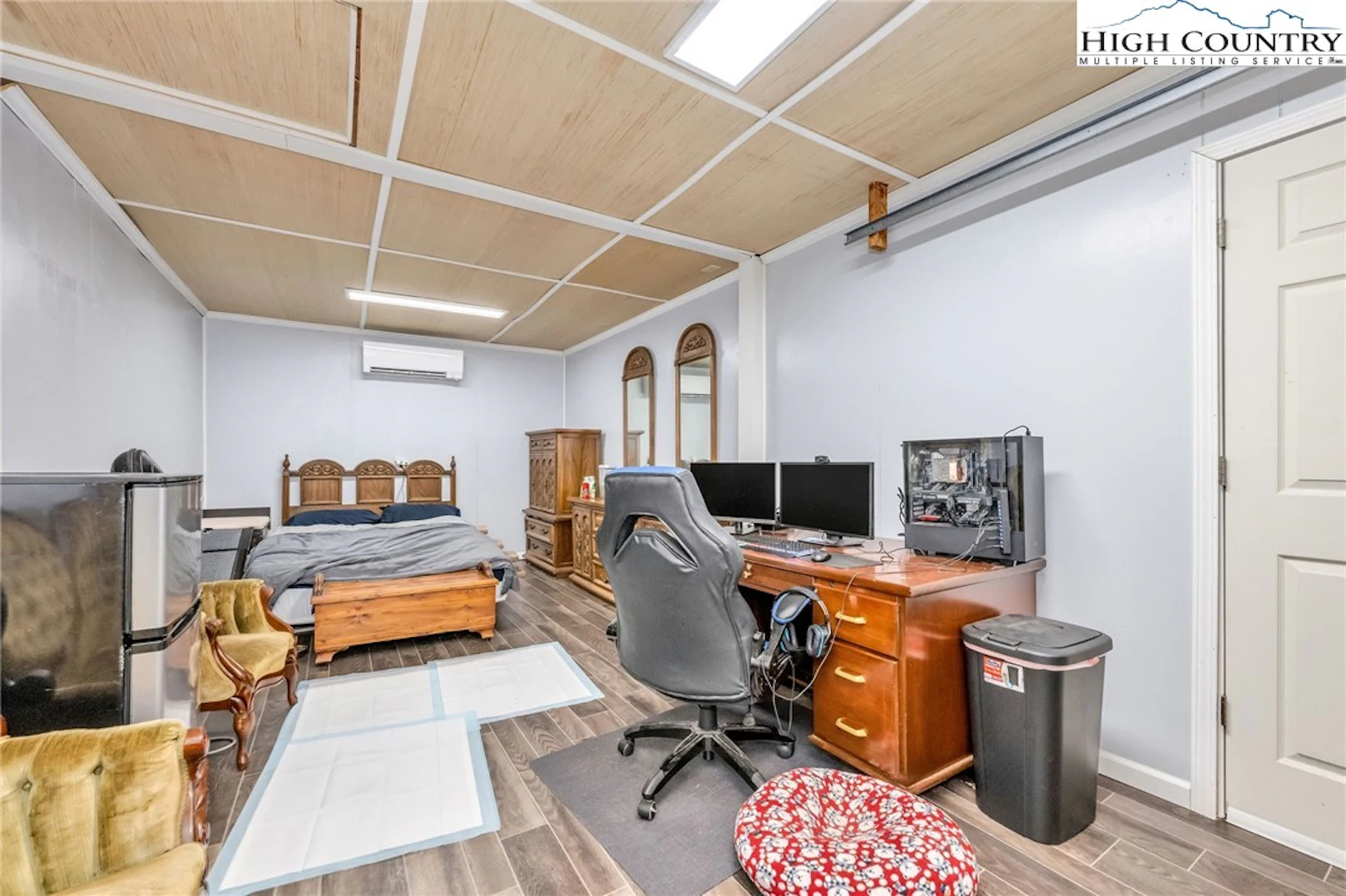 Image number 9 for the current listing