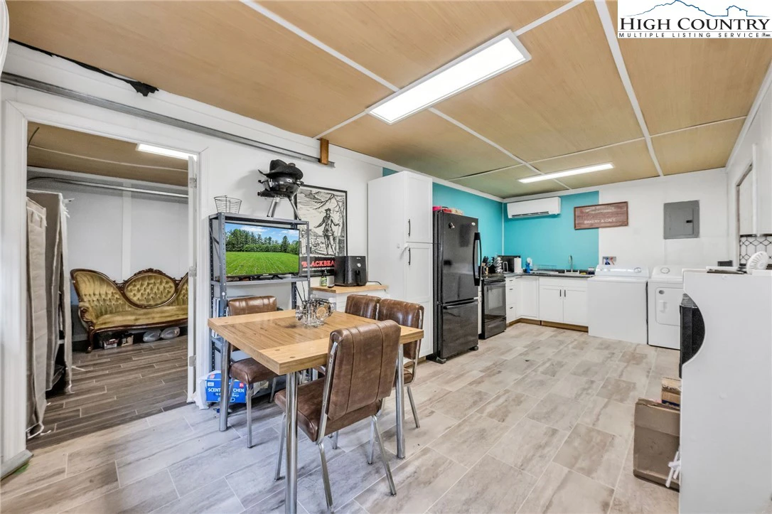 Image number 2 for the current listing