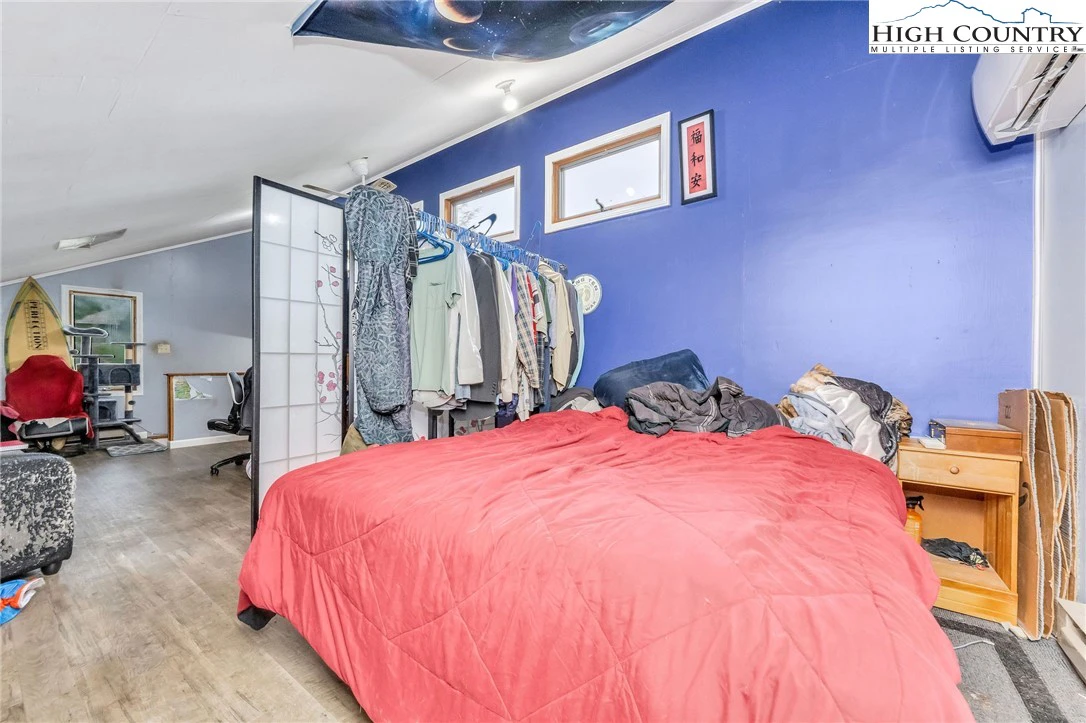 Image number 16 for the current listing