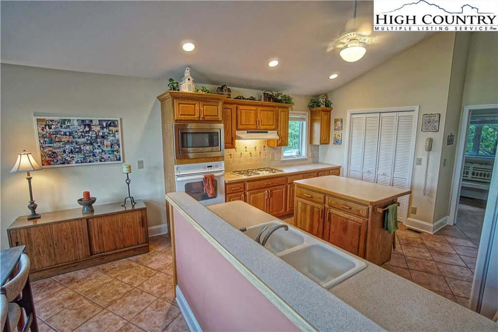 Image number 35 for the current listing