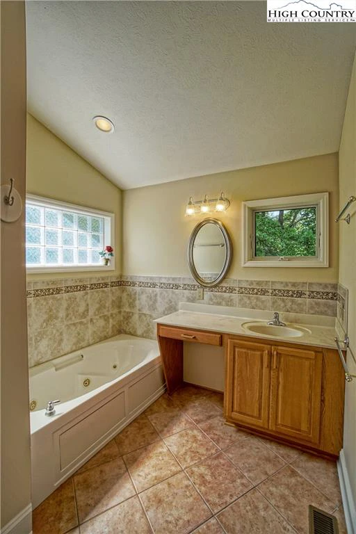Image number 12 for the current listing