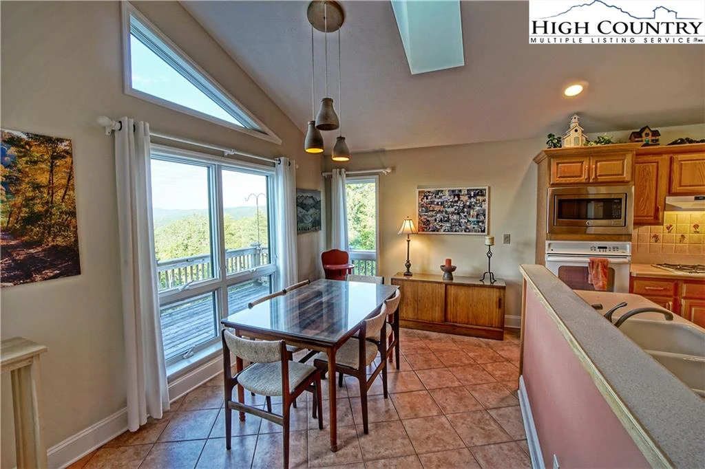 Image number 8 for the current listing