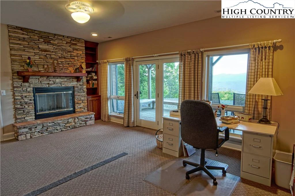 Image number 9 for the current listing