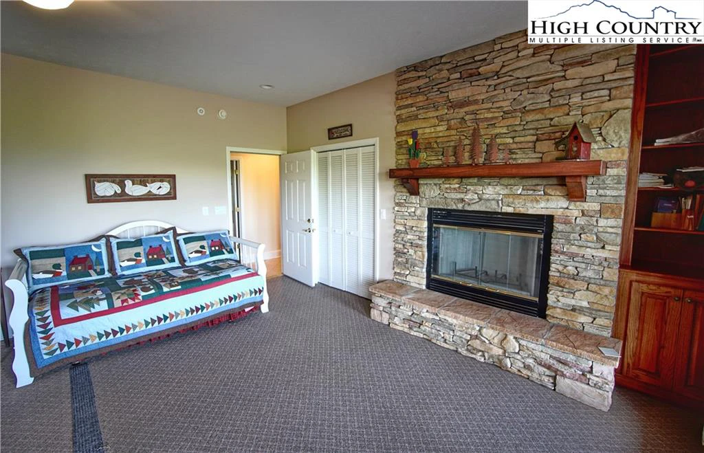 Image number 10 for the current listing
