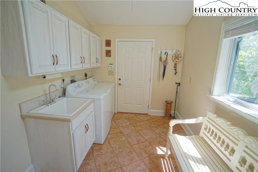 Image number 13 for the current listing