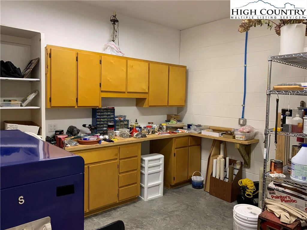 Image number 18 for the current listing