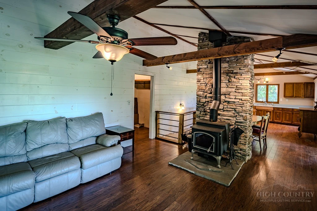 Image number 11 for the current listing
