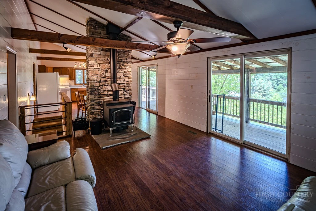 Image number 13 for the current listing