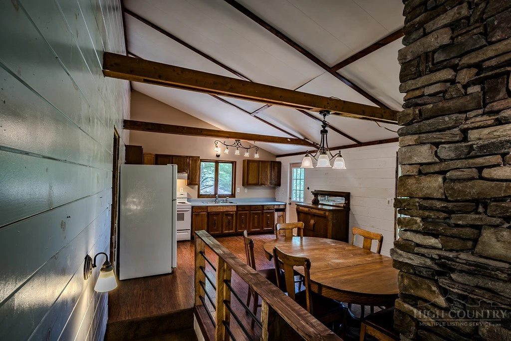 Image number 19 for the current listing