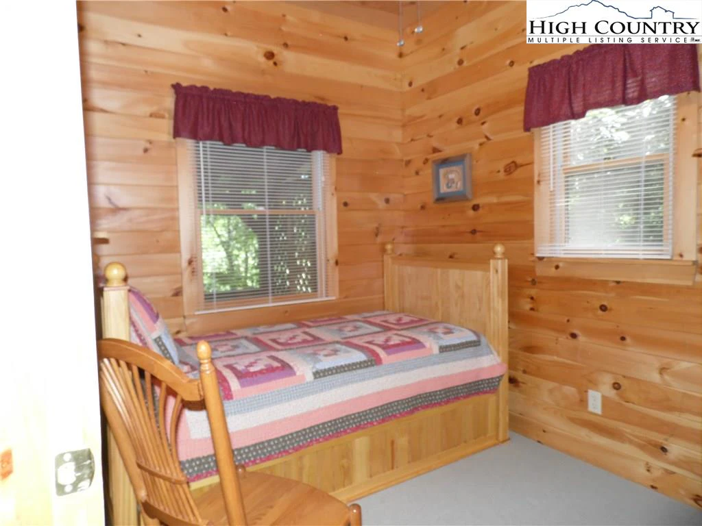 Image number 43 for the current listing