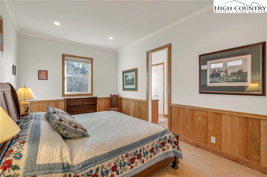 Image number 2 for the current listing
