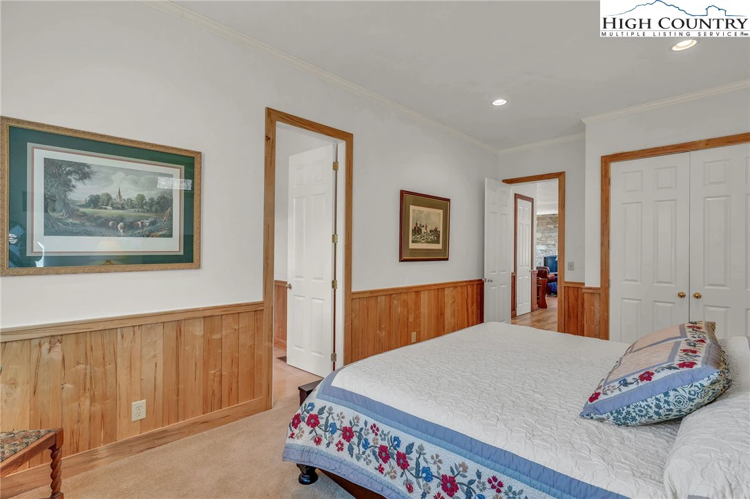 Image number 14 for the current listing